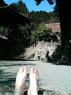 足を呼吸させること